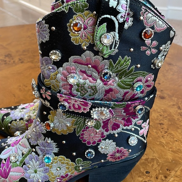Mi.iM black brocade bedazzled rhinestone cowboy bootie. 7 - Picture 4 of 6